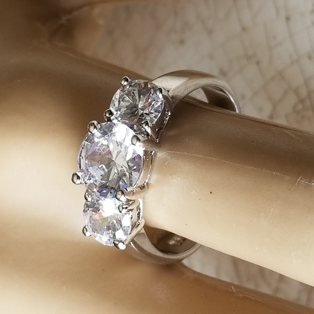 Silver Plated 3 Stones Ring  Cubic Zirconia  sizes 5 6  Past Present Future *